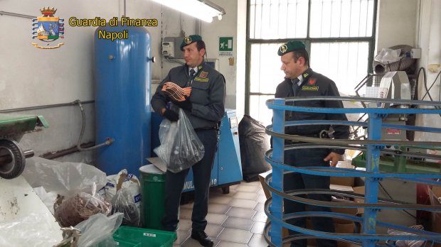 Napoli. Sequestrato laboratorio sconosciuto al fisco e lavoratori in nero