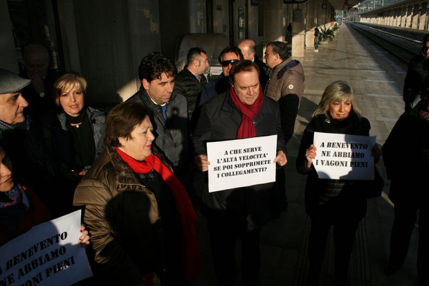 Clemente Mastella, manifestazione pro pendolari della Valle Caudina