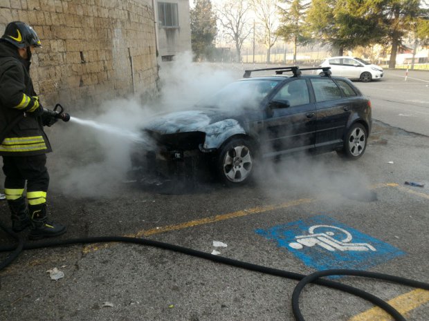 Auto in Fiamme - CIMITERO