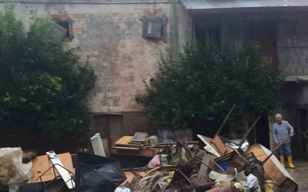 Una delle tante aziende isolate colpite dall'alluvione