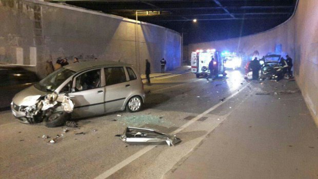 Benevento. Incidente in via Vittime di Nassirya (17 dic 2016)