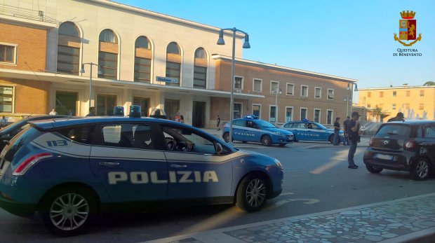 Benevento - Controlli della Polizia nei pressi della Stazione Ferroviaria