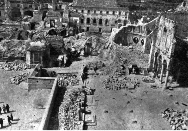 Il Duomo di Benevento dopo i bombardamenti