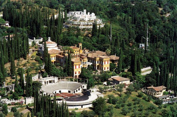 Biblioteca Vittoriale, Public domain, via Wikimedia Commons