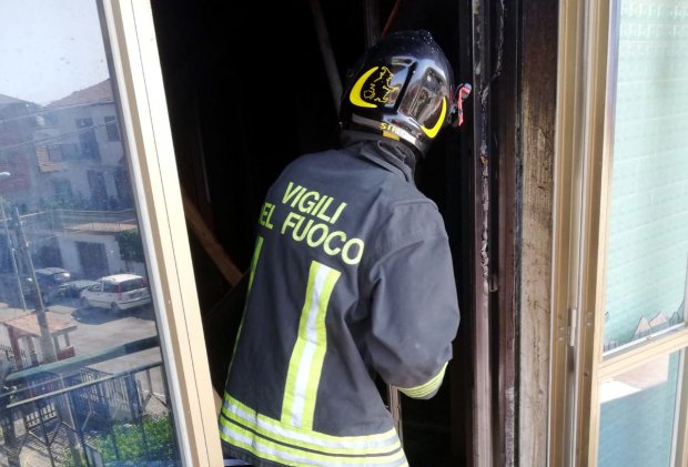 San Nicola Manfredi. Fiamme in un appartamento