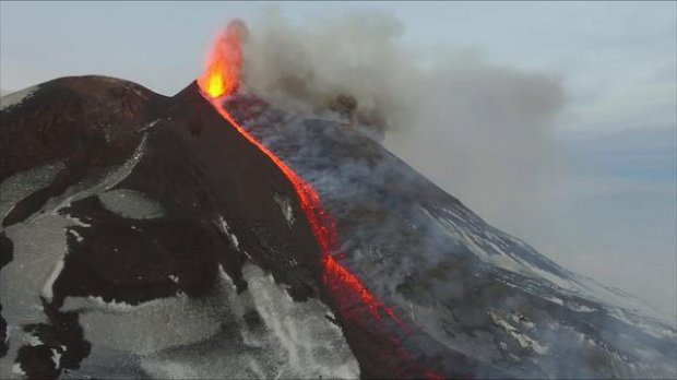 Lo spettacolo dell'Etna visto dal drone (Foto di Archivio - 2017)