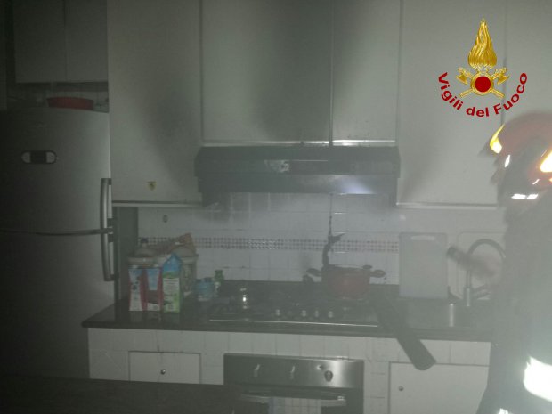 Incendio nella cucina (foto di archivio)