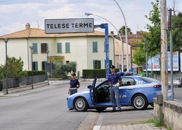 Una volante della Polizia di Stato di Telese Terme