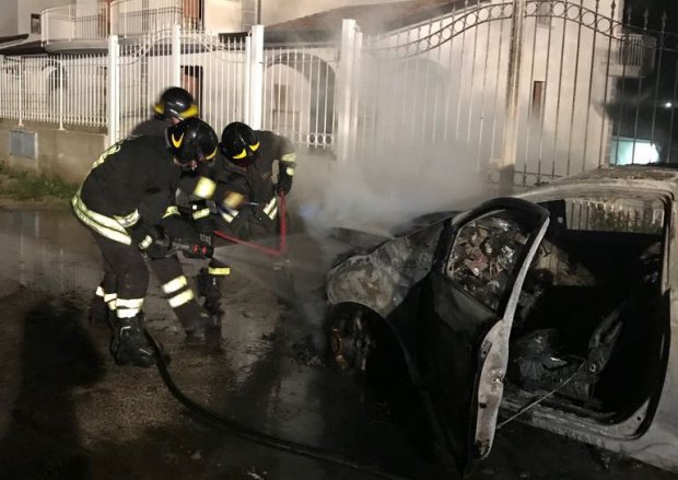 Incendio auto Valle Caudina (FOTO REPERTORIO)