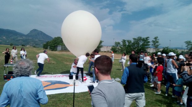 Lancio del pallone sonda realizzato dall'Istituto Rampone di Benevento