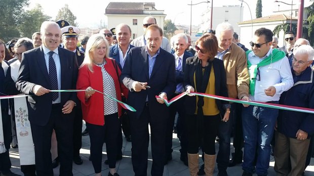 Mastella inaugura ponte