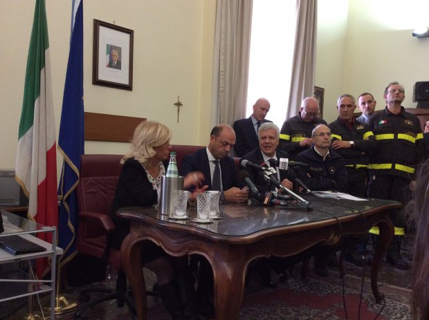 Il Prefetto, Alfano, Galletti, Curcio in conferenza stampa