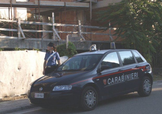 Cantiere edile sottoposto a controllo da parte dei Carabinieri. Foto di repertorio