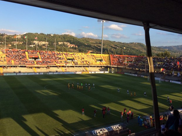 Benevento - Messina, ingresso in campo delle due squadre