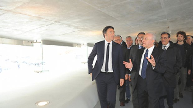 Il presidente del Consiglio Matteo Renzi con Vincenzo De Luca, presidente della Regione Campania