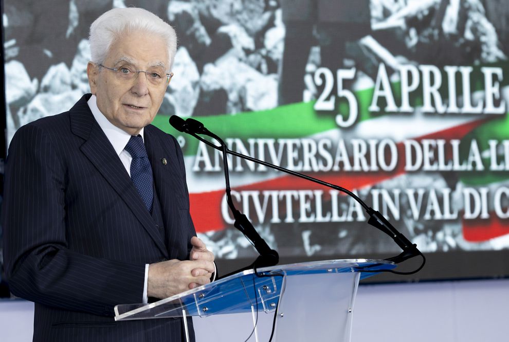 Il Presidente Sergio Mattarella rende omaggio alle vittime dell'Eccidio del 1944 e ai Caduti in una cerimonia solenne a Civitella in Val di Chiana
