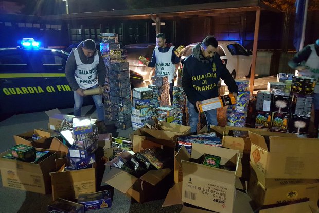 Caserta. Sequestrati 12.000 petardi per 1600kg. Denunciati 5 responsabili