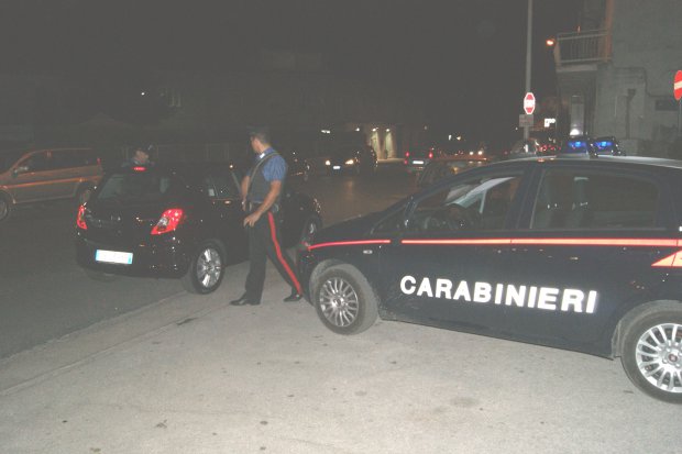 I Carabinieri durante i controlli