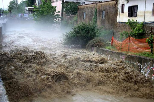 Dugenta. Straripa il torrente San Giorgio