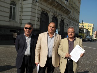Da sinistra: Raffaele Lombardo (Siulp), Rocco Ranaldo (Ugl-Polizia) e Massimo Sgambato (Sap)