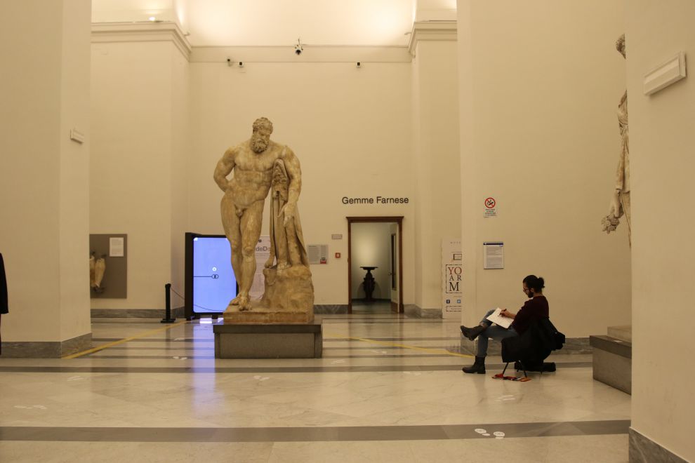 L'Ercole Farnese è una scultura ellenistica in marmo alta 317 cm di Glicone di Atene databile al III secolo d.C. custodita nel Museo Archeologico Nazionale di Napoli.
 - Foto Orna Wachman (Israele)