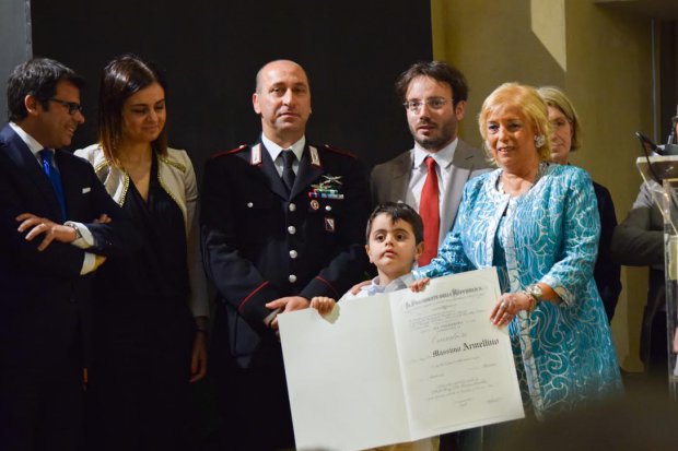 il maresciallo Armellino durante la premiazione