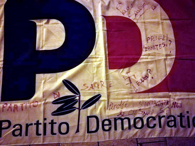 Bandiera PD imbrattata