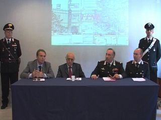 La conferenza stampa: da sinistra il Pm Tartaglia Polcini, il Procuratore Pilla, il comandante provinciale dei carabinieri Parrulli e il comandante dei carabinieri di Cerreto Sannita Campochiaro