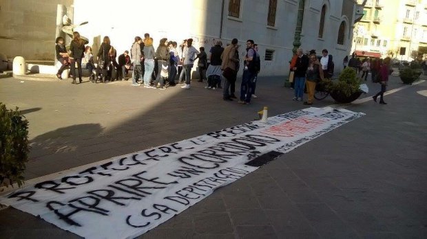 un momento del sit-in di ieri