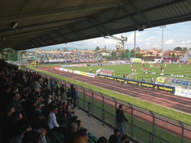 La curva nord ospiti dello Stadio Piercesare Tombolato di Cittadella (foto Wikipedia)