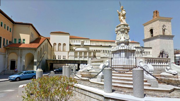 Benevento - Piazza cardinal Pacca / Centro di Cultura Raffaele Calabria