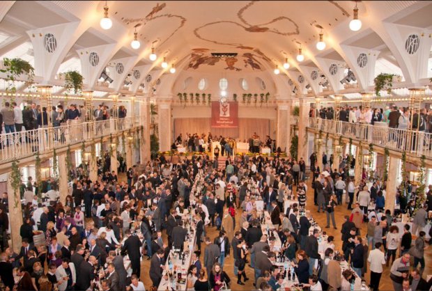 Le sale del Kurhaus che ospitano il Merano Wine Festival 