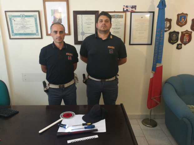 Polizia - Gli agenti del Commissariato di Telese Terme che hanno arrestato 2 rumeni