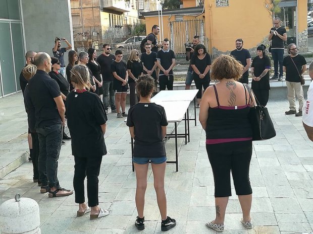 Flash mob in nero