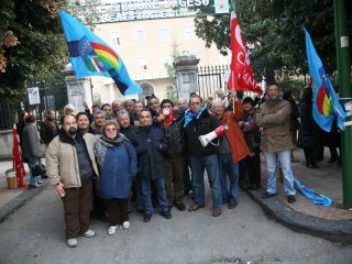 La protesta all'ingresso dell'ospedale Fatebenefratelli