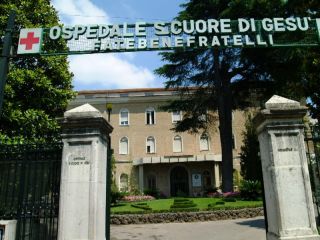 l'entrata dell'Ospedale fatebenefratelli