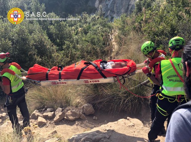 Salerno. Infortunio sul Sentiero degli Dei, 22enne salvata dal Corpo Nazionale Soccorso Alpino