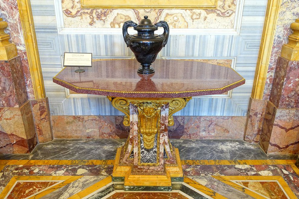 Tavolo in porfido 1773 Roma, Galleria Borghese (Foto Di Daderot - Opera propria, Pubblico dominio)