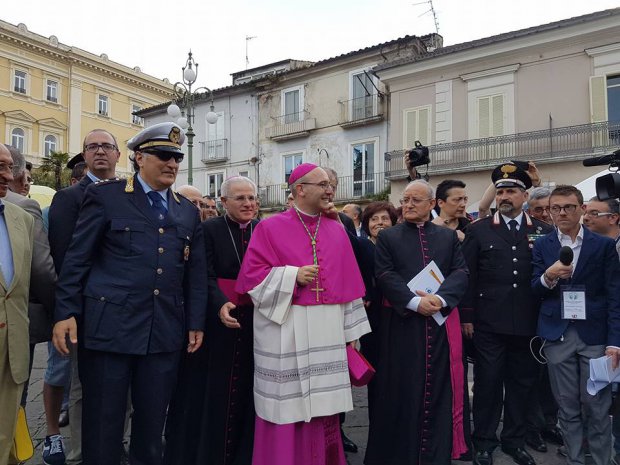 L'arrivo mons. Accrocca foto: profilo fb Caritas Benevento