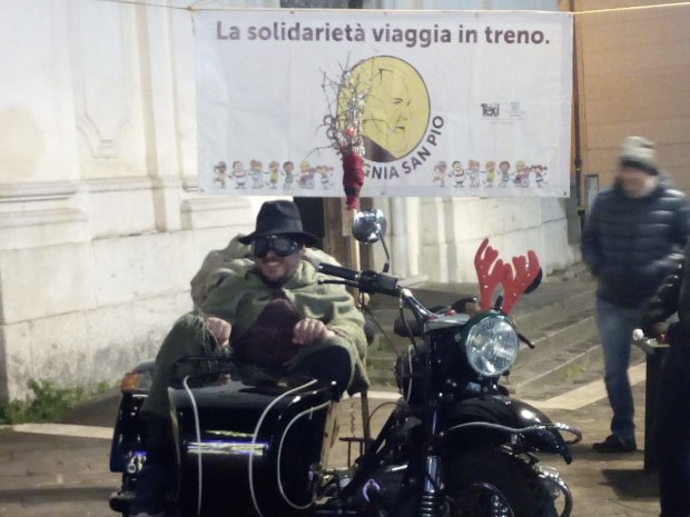 Benevento. La Befana arriva in sidecar