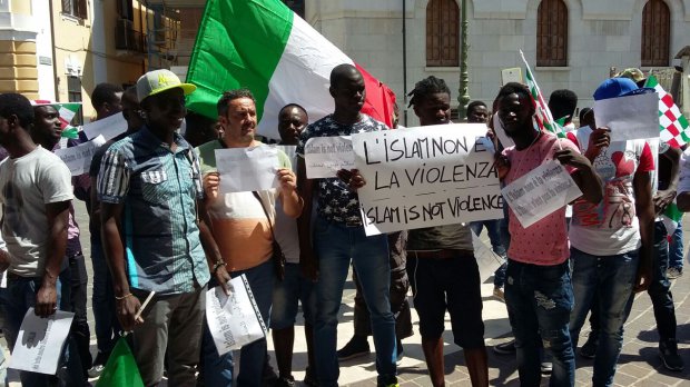 Migranti sit-in per Dacca