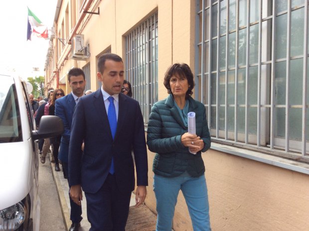 Di Maio e la dirigente scolastica del Rampone