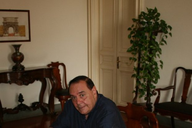 Clemente Mastella in riunione 