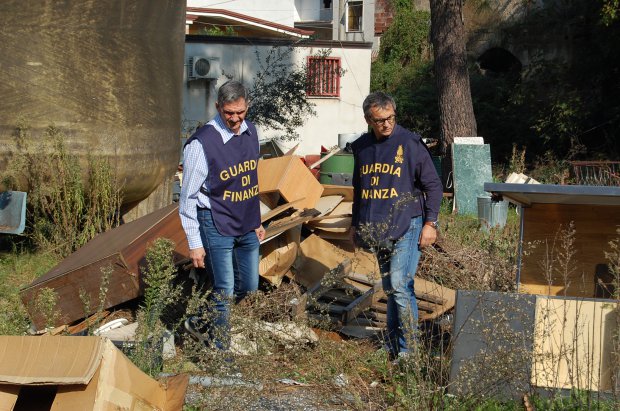 Sequestro della discarica abusiva da parte della Guardia di Finanza di Caserta.