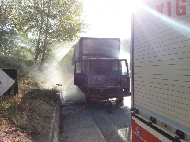 Camion in fiamme a S. Agata