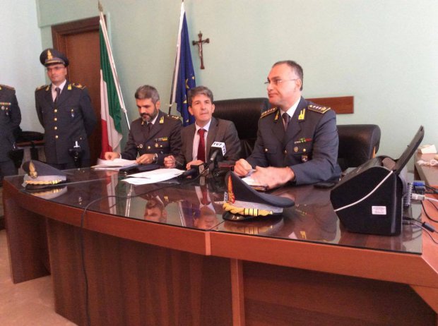 Guardia di Finanza Benevento - conferenza stampa indagine Ristoro'