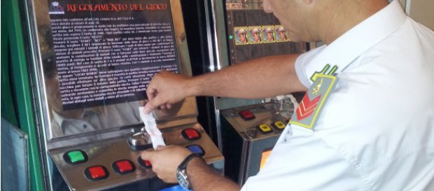 Sequestro di videopoker da parte di agenti della Guardia di Finanza