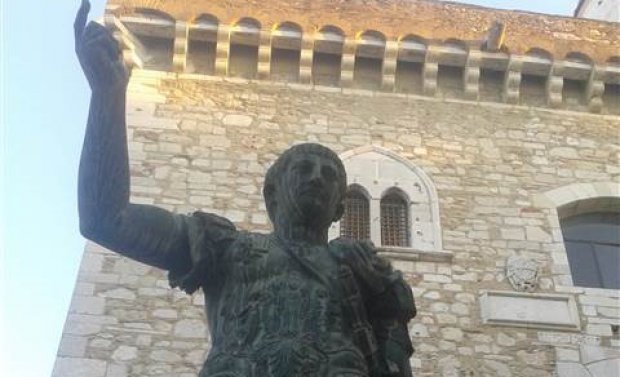 Statua Traiano
