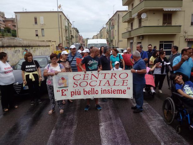 Proteste del Centro Sociale E' piu' bello insieme