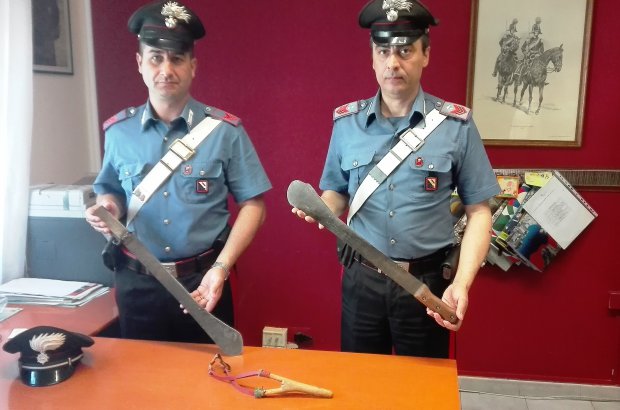 Machete sequestrati dai Carabinieri di San Giorgio del Sannio